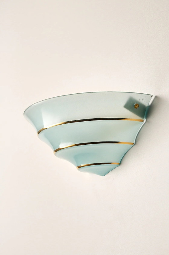 Mid-Century Blaue Glasmuschel Wandleuchte, Wandleuchten, Gold, Mid Century Modern (Foto 2 von 9)