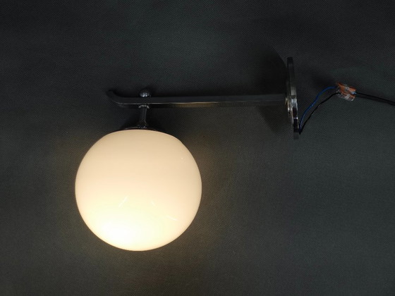 Image 1 of Art Deco wandlamp van chroom en melkwit glas, Tsjecho-Slowakije, jaren 1930
