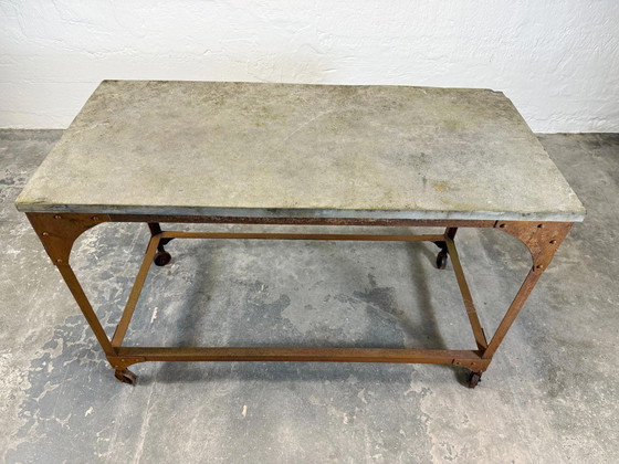 Image 1 of Tavolo industriale vintage con piano in pietra
