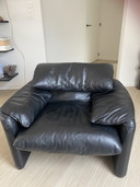 Schwarzes Ledersofa-Set bestehend aus 3 Teilen Cassina Maralungo bestehend aus 2-Sitz, 1-Sitz und Fußhocker