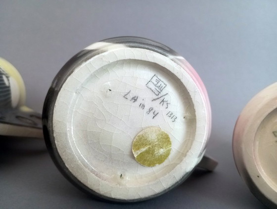 Image 1 of 4 abstrakt/postmoderne, spritzdekorierte Studio-Keramikbecher, 1984