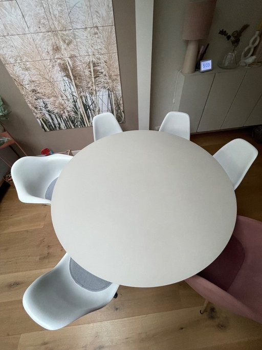 Hay CPH25 dining table round 140cm
