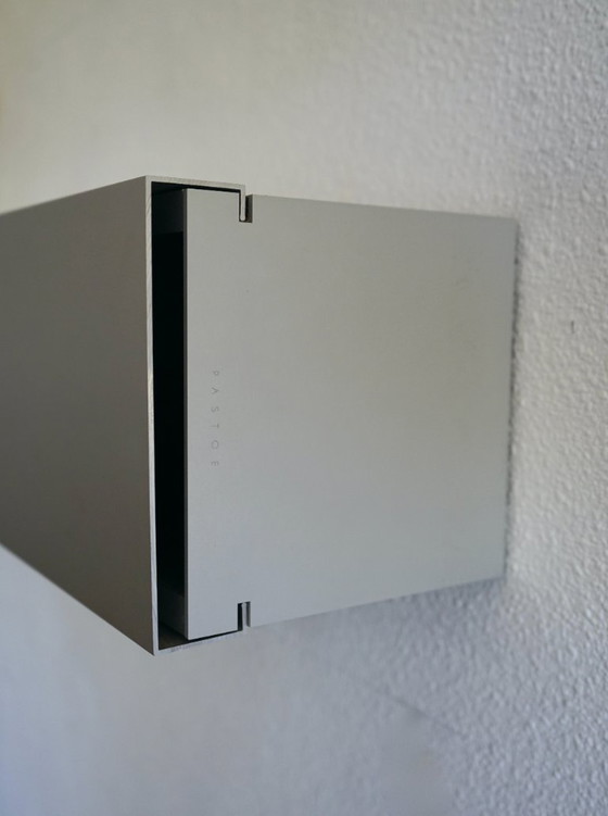 Armadi a muro A-Line Horizontals di Shigeru Uchida per Pastoe, anni '90, set di 2 – Aluminium (photo 6 of 10)