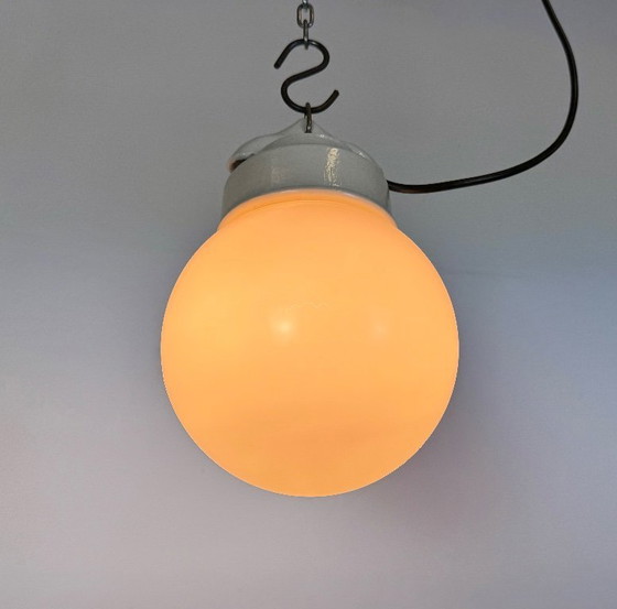 Image 1 of Lampada a sospensione vintage in porcellana bianca, anni '70