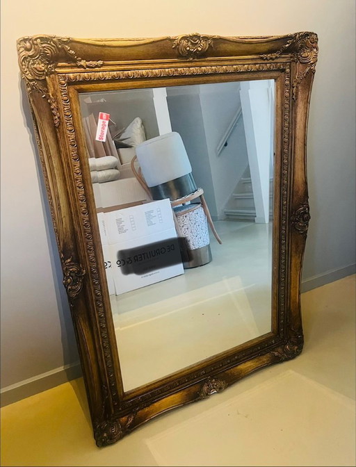 Grande specchio vintage con cornice dorata intagliata