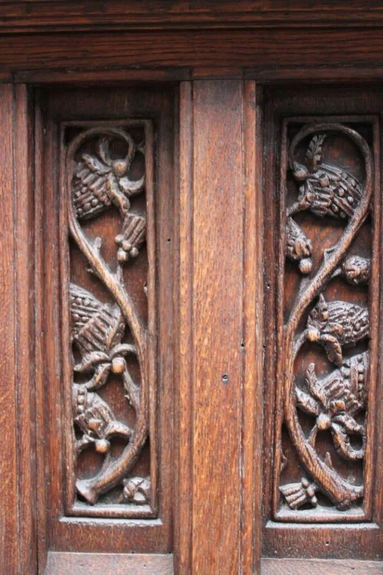 Commode à deux caissons de style néo-gothique. – Vaisseliers (photo 3 of 6)