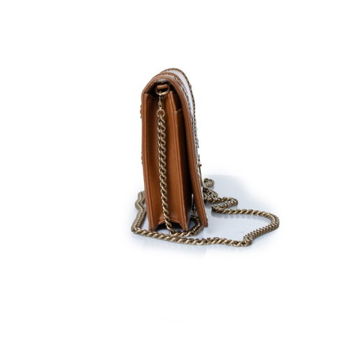 Bolso de hombro mini con cadena y tachuelas de Dior.
