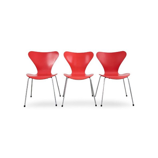 Set of 3 Original Arne Jacobsen Series 7 Chairs Fritz Hansen red