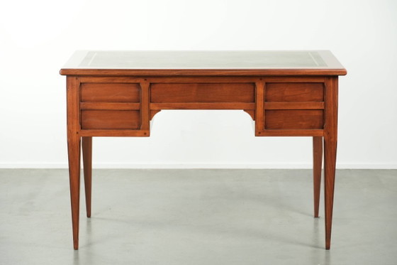 Sierlijk bureau in Engelse stijl met een groen leren blad met prachtige goudkleurige details en vijf lades (photo 5 of 14)