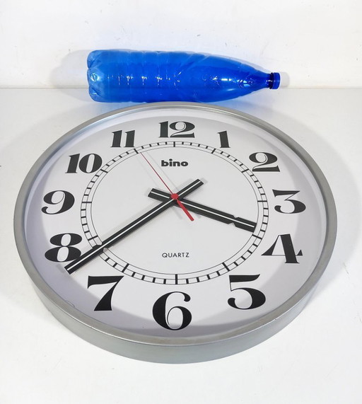 Horloge murale minimaliste style Jasper Morrison 26 cm, vert foncé, mouvement silencieux