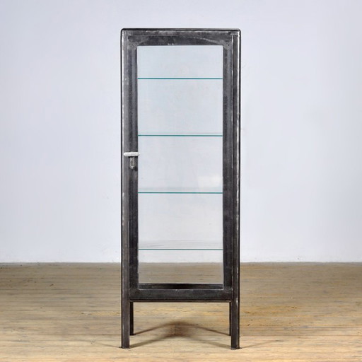 Armoire médicale d'Ukraine, datée de 1963