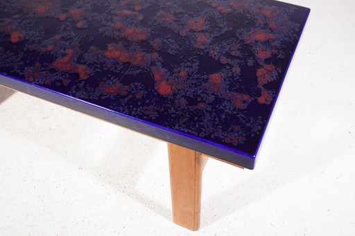 Table basse rectangulaire à plateau en céramique bleue et orange, années 1970