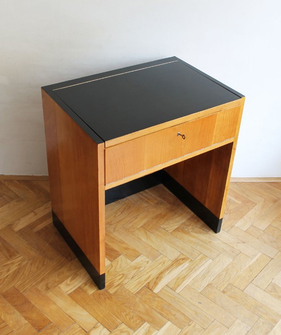 Image 1 of Coiffeuse moderniste des années 1950 avec miroir réglable caché