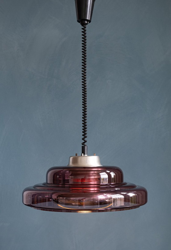 Image 1 of Einzigartige Herda Space Age Pendelleuchte aus rauchigem Aubergine-Plexiglas