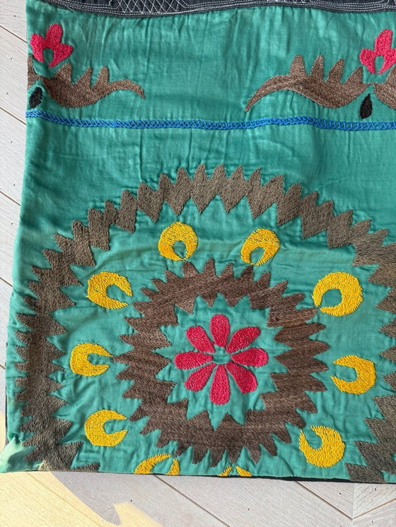 Image 1 of Coussin décoratif brodé vert style bohème Day Birger & Mikkelsen