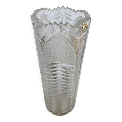Antique cut crystal vase with a scalloped rim, decorated with palmettes – vazen