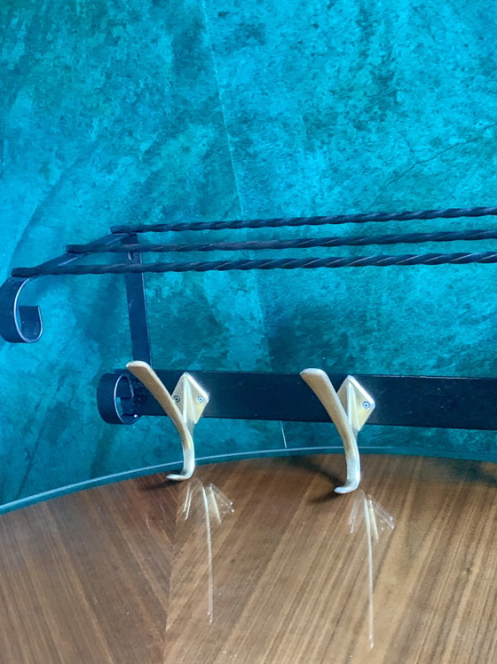 Appendiabiti e porta cappelli da parete in stile Art Déco/Mid-Century – 3 ripiani in ferro battuto e ottone (photo 3 of 15)
