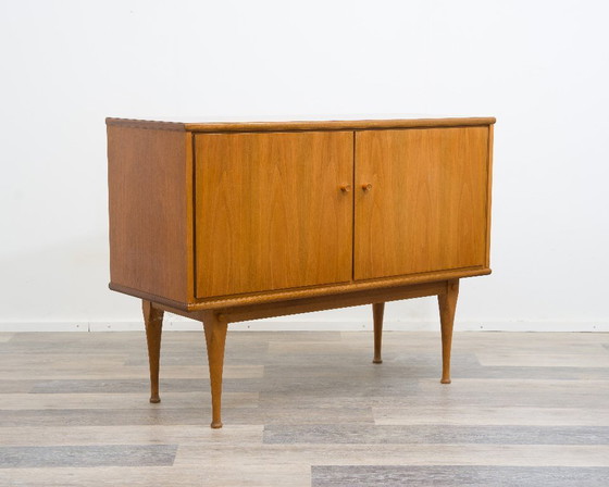Image 1 of 60er Jahre,Zweitürige Kommode/Sideboard in Nussbaum