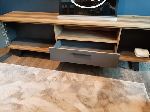 Mobile TV Henders e Hazel Cubo