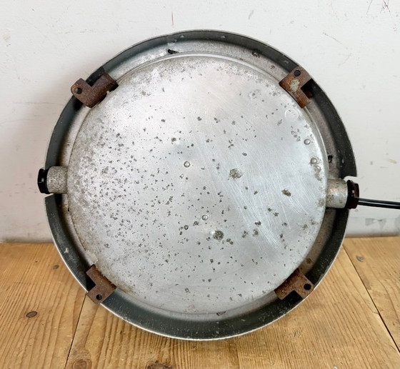 Image 1 of Applique murale industrielle grise avec verre laiteux d'Elektrosvit, années 1970