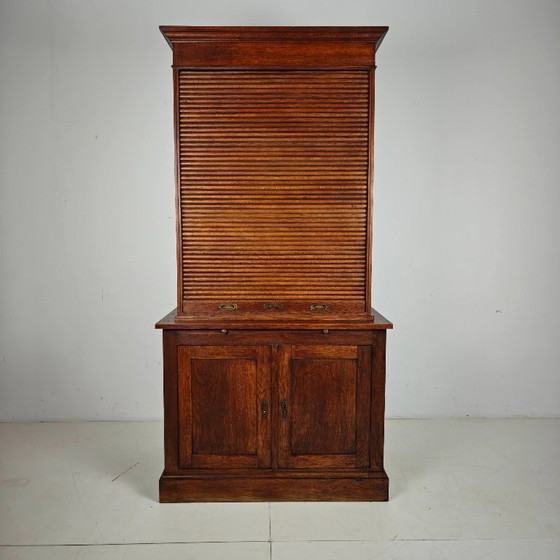 Notarschrank/Archivschrank mit Rolldeckel aus holländischer Eiche aus den 1930er Jahren – Aktenschränke, Wood (photo 9 of 12)