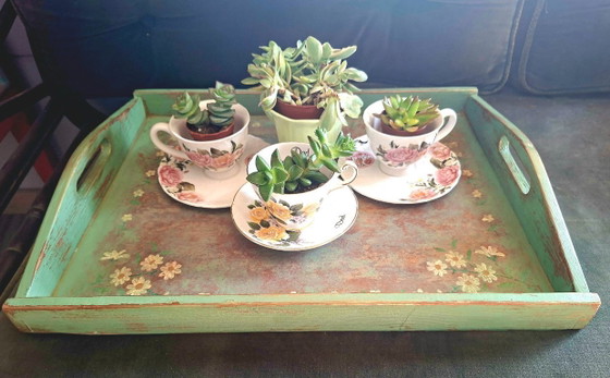 Image 1 of Vassoio vintage in legno, dipinto a mano nello stile di quello della nonna, con un tocco shabby chic/romantico
