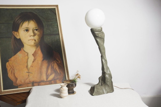 Lampada da Tavolo Brutalista in Legno Intagliato Vintage Scultorea Organica Moderna Globo Opale (foto 2 di 10)