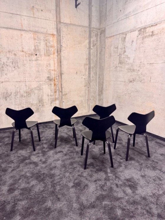 Image 1 of Arne Jacobsen for Fritz Hansen, 5 chairs, black ash