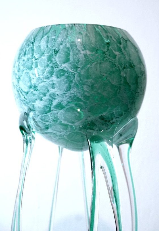 Image 1 of Calice monumentale in vetro soffiato a mano da 42 cm di Makora Krosno – Design marmorizzato color smeraldo