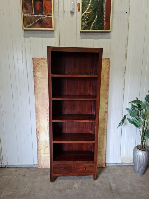 Teakhouten boekenkast afm. 69x30cm en 190cm hoog.
