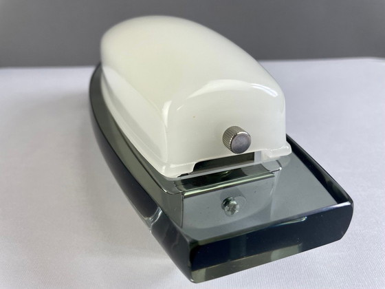 Image 1 of Veca attributable 1970s zeldzaam opaline glas en kristallen paar wandlampen.