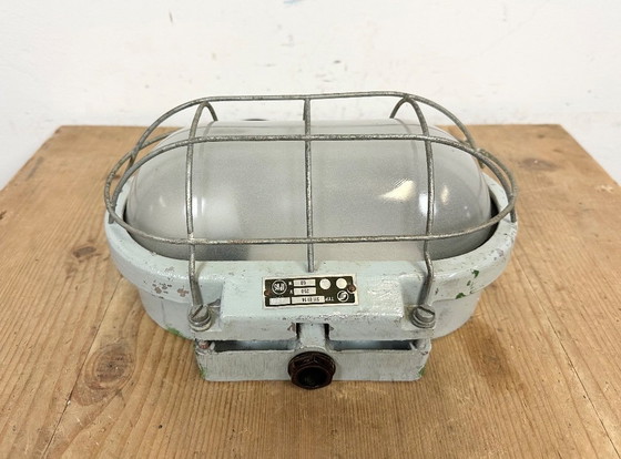 Image 1 of Applique industriale in alluminio pressofuso con vetro opalino di Elektrosvit, anni '70