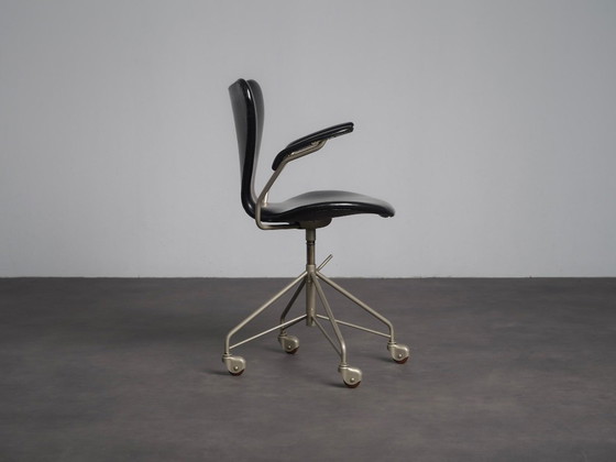 First Edition Arne Jacobsen Model 3217 Office Chair for Fritz Hansen, Denmark, 1950s, Metal, Silver, Vintage (photo 3 of 12)