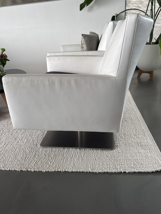 Image 1 of Montis Impala white leather swivel armchair