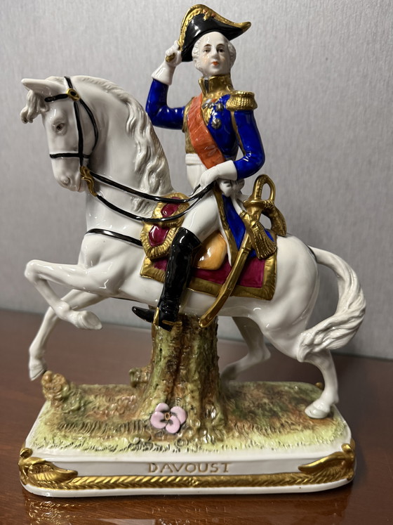 Image 1 of Statue équestre en porcelaine