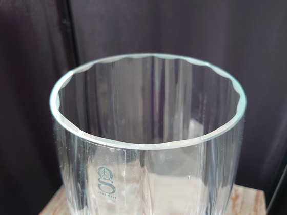 Image 1 of Vase en verre soufflé à la bouche avec facettes