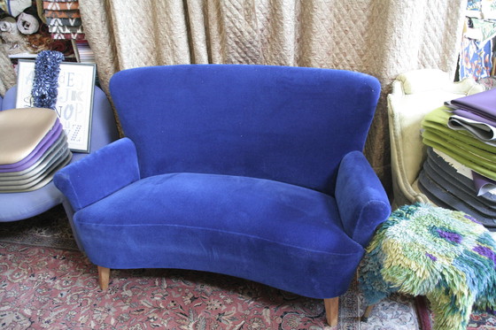 Image 1 of Sofá clásico azul de dos plazas