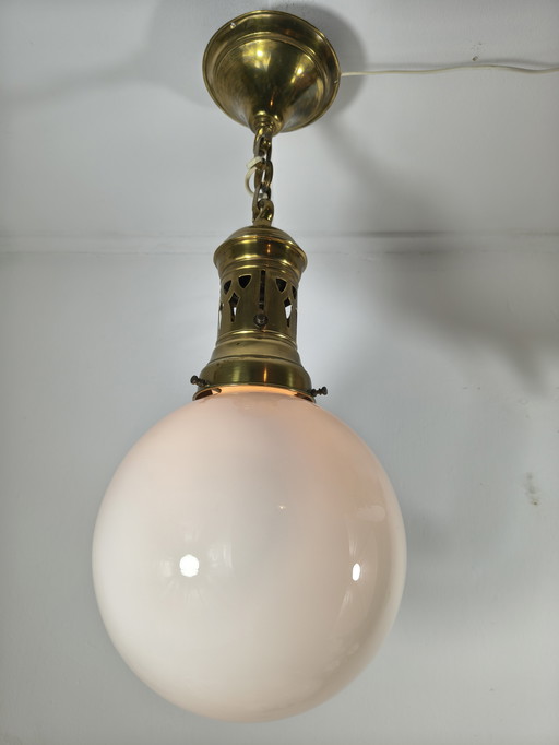 Ciondolo in ottone con sfera in vetro opalino