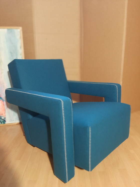 Image 1 of Cassina Utrecht 637, nueva, nunca usada, en tela de lana azul petróleo (serie 13L), costuras de caballo