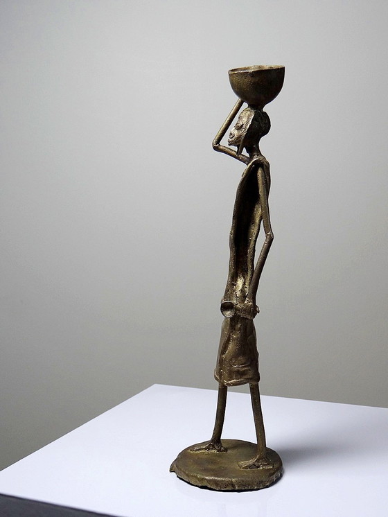 Image 1 of Statuette Africaine Bronze à la Cire Perdue Porteuse d'Eau Burkina Faso