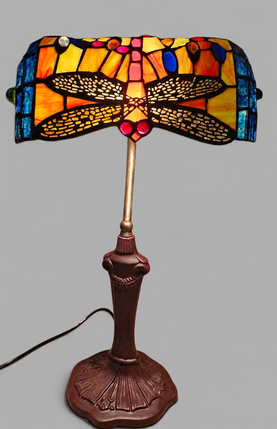 Tiffany-style Dragonfly Desk lamp. Height 45 cm. Lampshade diameter 28 cm. – Glass, Metal (photo 2 of 5)