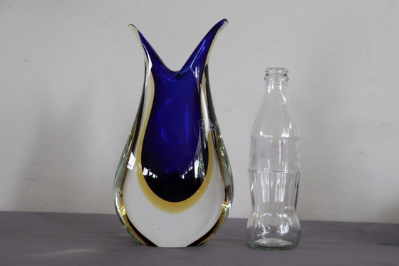 Image 1 of Vase en verre de Murano bleu et jaune par Formia, années 1970