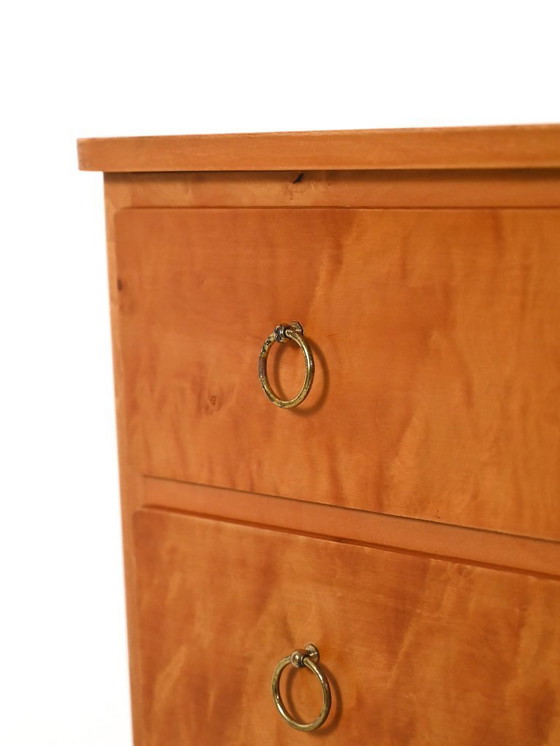 Image 1 of Cassettiera scandinava in betulla degli anni '50 con maniglie in ottone