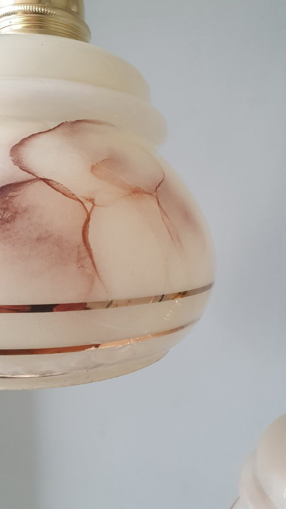 Image 1 of vintage gemarmerde opaline hanglampen met gouden decoratie