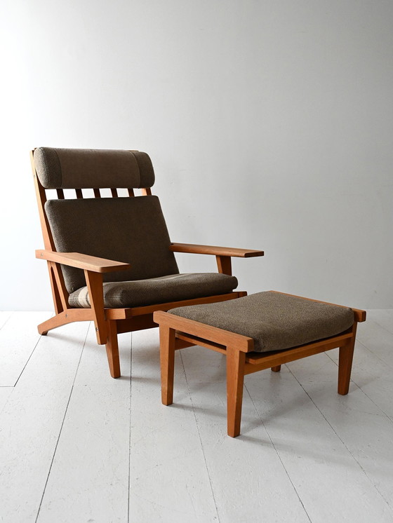 Image 1 of Hans Wegner GE 375 Fauteuil met Voetenbankje