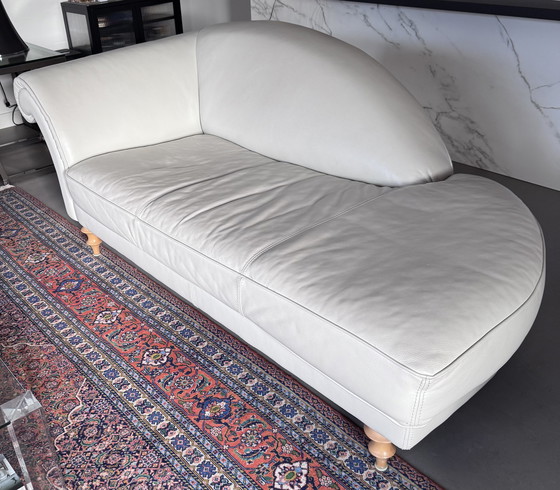 Image 1 of Chaisse Longue in pelle bianca