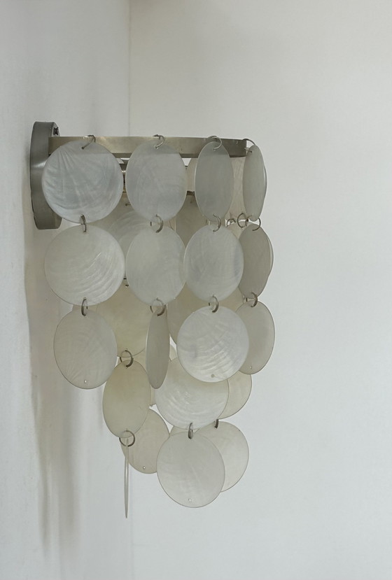 Image 1 of Paar vintage wandlampen van parelmoer en metaal, Frankrijk 1950