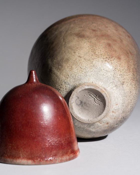 Image 1 of Studio Ceramic Box Duo – Mario Enke, Duitsland, 2010 · Sculpturale containers van steengoed, gebakken in reductieoven