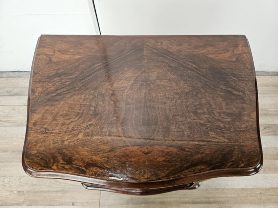 Een paar Chippendale nachtkastjes uit de jaren 1940, gemaakt van wortelnotenhout. – Wood, Klassiek (photo 5 of 16)