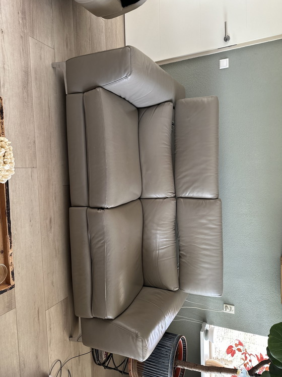 Image 1 of Sofá de 2,5 plazas de piel Natuzzi, de accionamiento eléctrico.